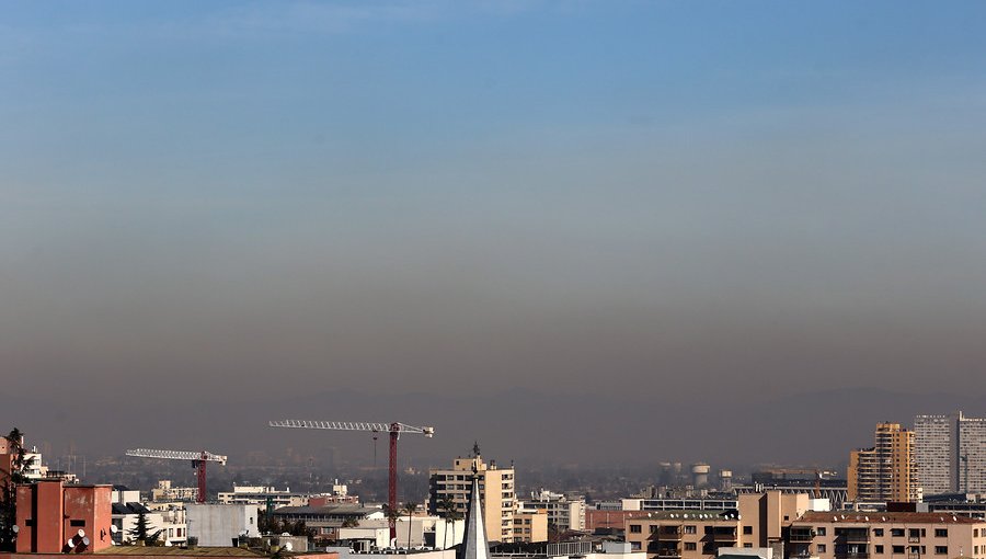 Intendencia decreta Alerta Ambiental para este martes en la región Metropolitana