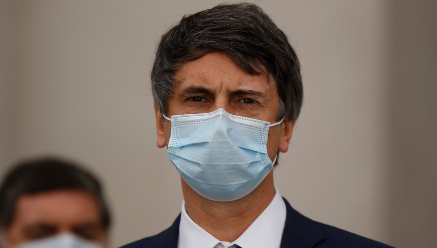 Ministro de Ciencias debió explicar en pleno balance del Covid-19 la nueva metodología para contabilizar a fallecidos