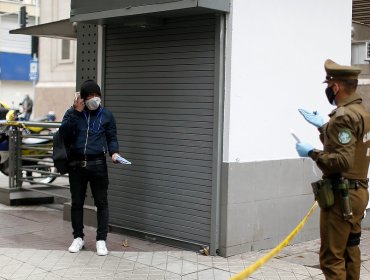 Sorprenden a otro hombre contagiado con Covid-19 transitando en pleno centro de Santiago