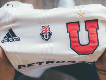 La U presentó su nueva camiseta alternativa para la reanudación del torneo