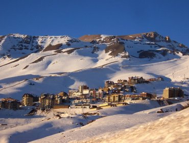 Lo Barnechea deberá pagar millonaria indemnización a madre de niña que cayó a barranco cerca de La Parva