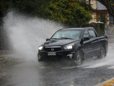 Cortes de luz, voladuras de techo e inundaciones deja sistema frontal en el sur del país