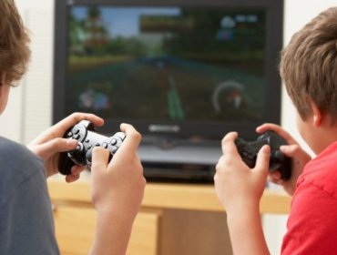 Siga estos consejos de psicólogo UPLA para evitar que niños tengan comportamientos adictivos por videojuegos