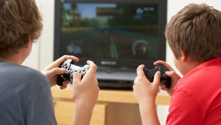 Siga estos consejos de psicólogo UPLA para evitar que niños tengan comportamientos adictivos por videojuegos