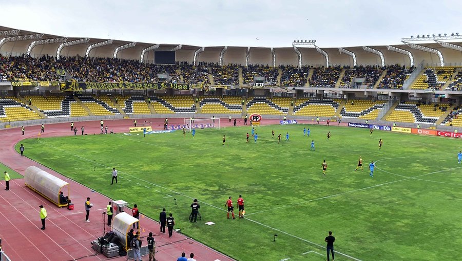 Barajan posibilidad de reanudar el fútbol chileno en una "zona burbuja"