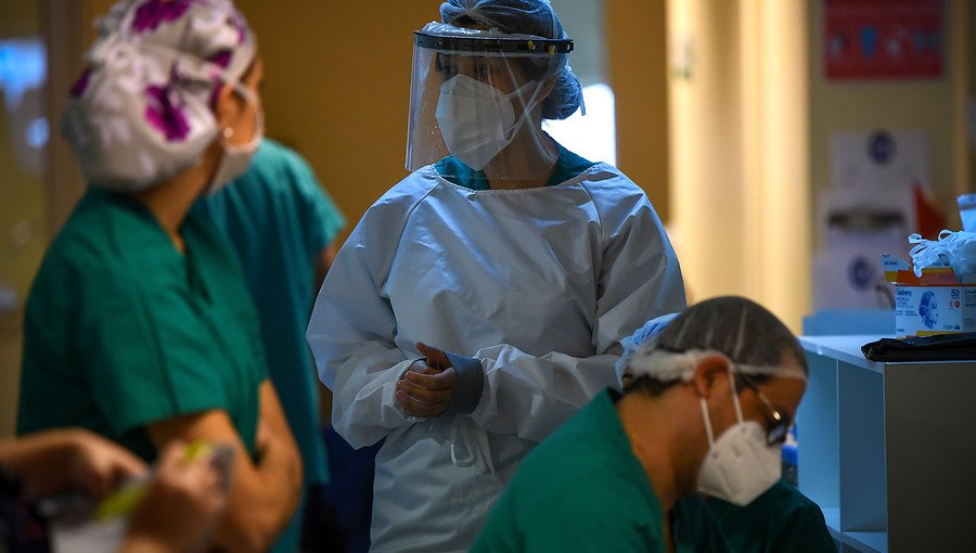 Inician programa de salud mental para enfermeras que luchan contra la pandemia