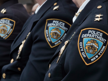 Nueva York aprueba reforma policial que criminaliza los estrangulamientos durante las detenciones