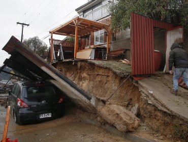 Quilpué vivió lo peor del sistema frontal: accidentes de tránsito, inundaciones, caída de un muro y hasta un rescate en helicóptero