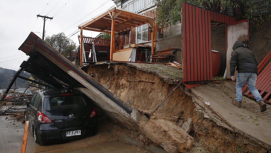 Quilpué vivió lo peor del sistema frontal: accidentes de tránsito, inundaciones, caída de un muro y hasta un rescate en helicóptero