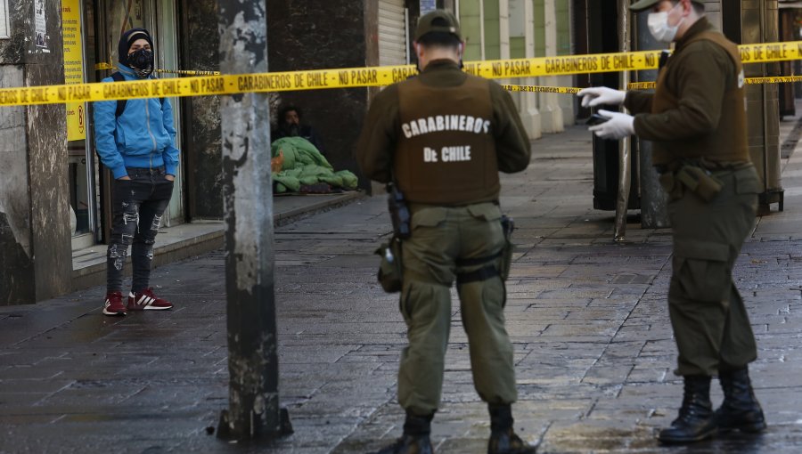 Sorprenden a joven peruano contagiado con covid transitando por Plaza de Armas