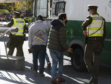 Balance de Carabineros: 264 retenidos por toque de queda y 1.371 detenidos por cuarentena