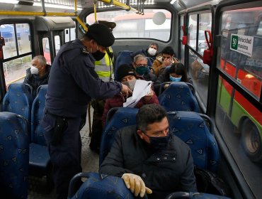 Kilométricos atochamientos marcan la hora punta del primer día hábil en cuarentena en Valparaíso y Viña