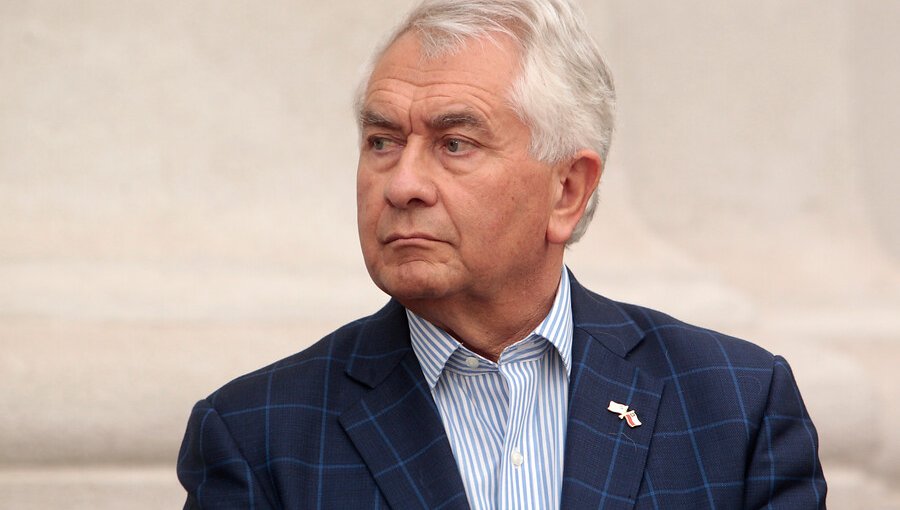 Ministro de Salud defendió gestión de Mañalich pero admitió que hay que "corregir la trazabilidad y el aislamiento"