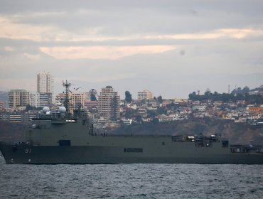 Buque Sargento Aldea arribó a Valparaíso para apoyar labores del hospital Carlos van Buren