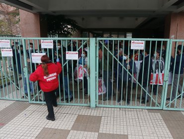 Primera visita del ministro de Salud al hospital San José estuvo marcada por protestas de funcionarios