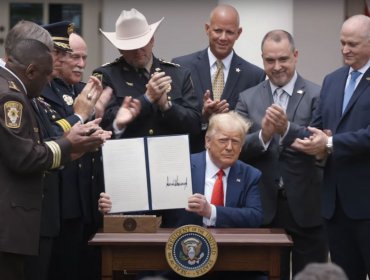 Donald Trump firma orden ejecutiva que permitirá reformar los protocolos de la actuación policial