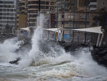 Fuertes marejadas continuarán hasta el próximo martes en toda la costa del país