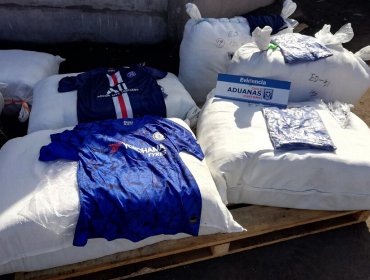 Interceptan en Iquique contenedor con más de 10 mil camisetas de fútbol falsificadas