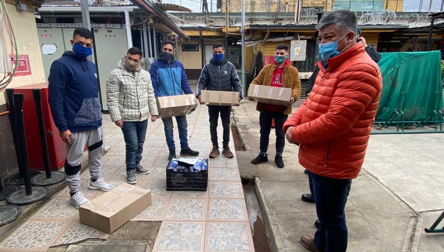 Internos de la cárcel de Limache confeccionan mascarillas para la comunidad local