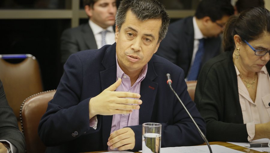 Diputado Celis denunció contratación de residencia sanitaria que estaría vinculada a jefe del Minsal