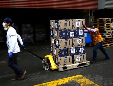 Gobierno asegura que cumplió la meta de entregar 1,5 millones de cajas de alimentos en la región Metropolitana