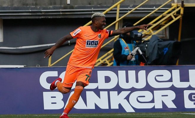 Junior Fernandes fue titular en el empate del Alanyaspor por la liga de Turquía