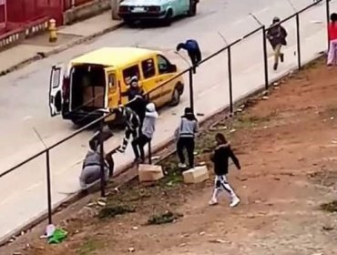 Encienden barricadas tras robo de cajas de alimentos en sector de Rodelillo en Valparaíso