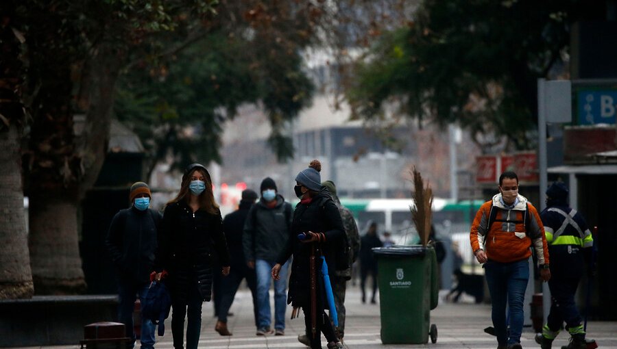 Encuesta Cadem: el 72% declara que salió de su domicilio durante la cuarentena en la región Metropolitana