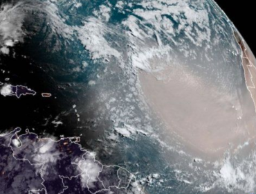 De África a Sudamérica y el Caribe: Qué es la dantesca nube oscura que viaja por el Atlántico