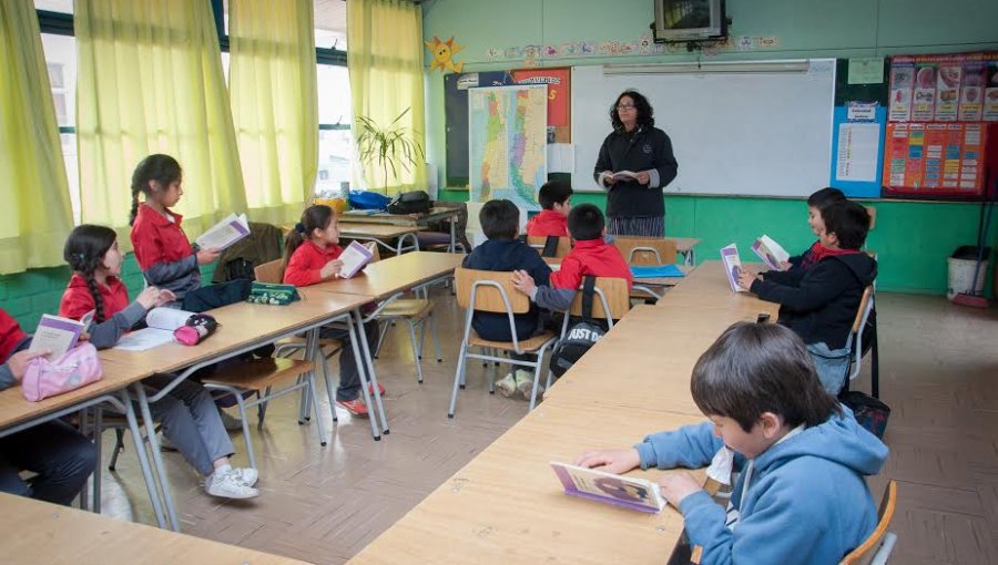 Profesoras podrían sufrir más problemas emocionales que sus colegas hombres debido a la crisis