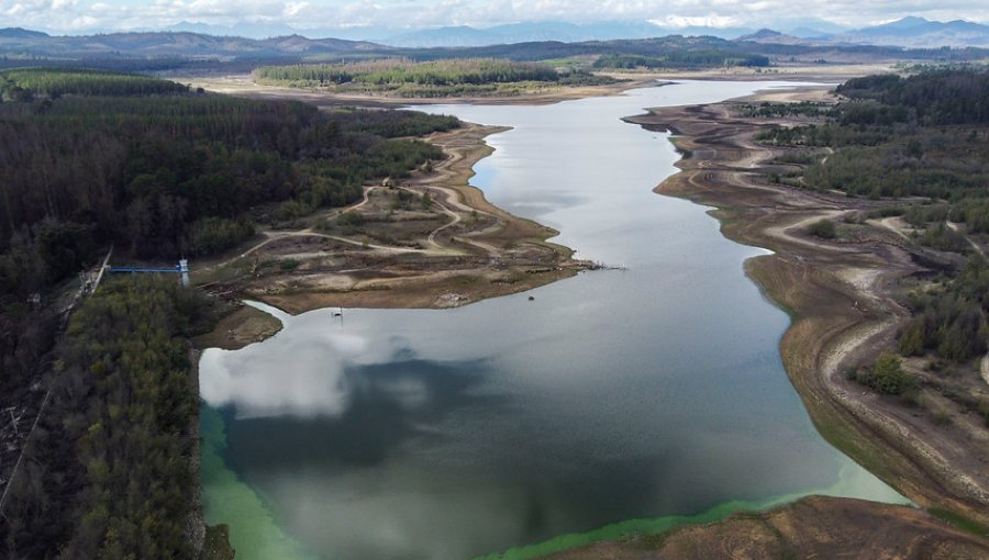 Así luce el lago Peñuelas luego de las precipitaciones de los últimos días en Valparaíso