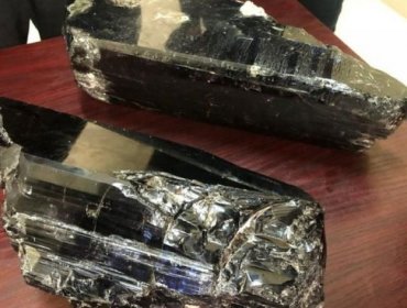 Un humilde minero se hizo rico en Tanzania al encontrar dos rocas de tanzanitas valoradas en US$3,4 millones