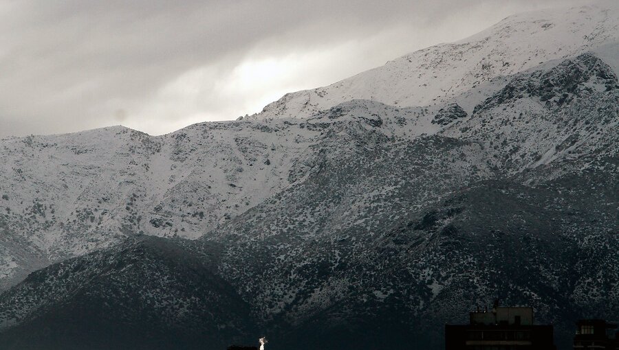 Así luce la cordillera de Los Andes tras las precipitaciones en la región Metropolitana
