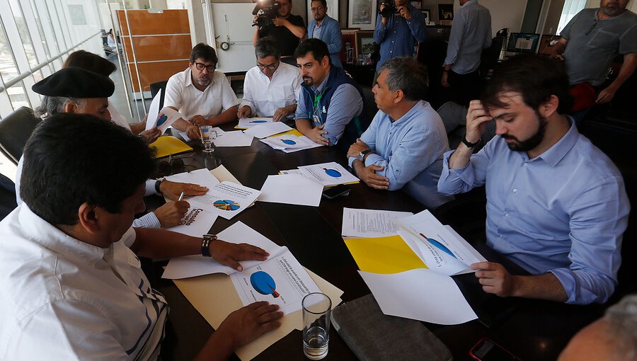 30 alcaldes solicitan a Piñera no presentar veto a la ley que evita el corte de los servicios básicos durante la pandemia
