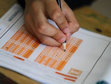 Registran fuerte caída en resultados del Simce 2019 de Historia aplicada a escolares de 8° básico