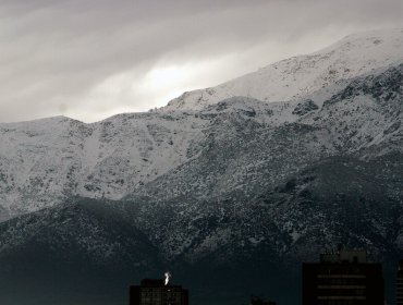 Así luce la cordillera de Los Andes tras las precipitaciones en la región Metropolitana