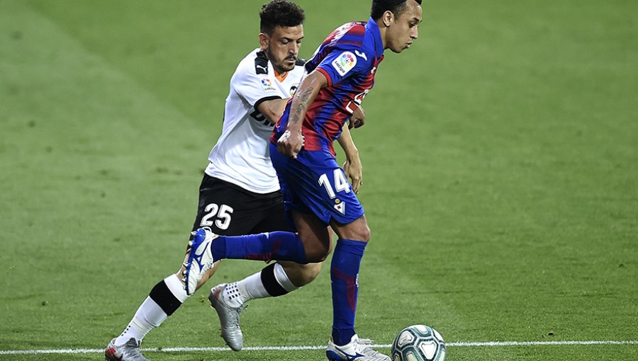 Fabián Orellana fue titular en ajustada victoria del Eibar ante Valencia por La Liga