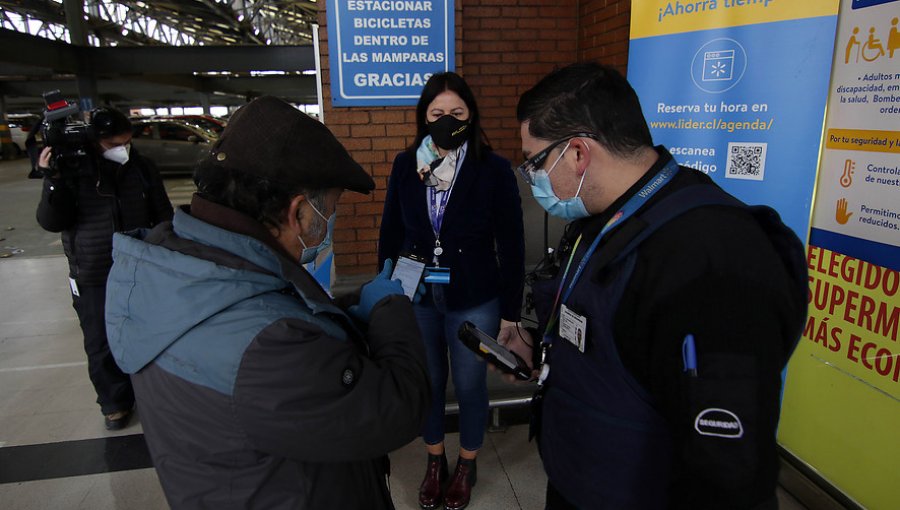 Guardias de supermercados y otros comercios podrán exigir permisos temporales a clientes