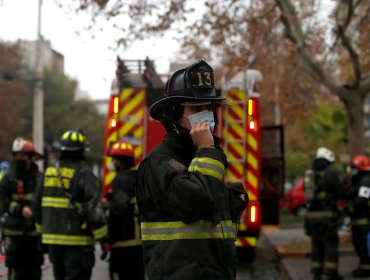 Incendio destruyó tres viviendas al interior de un cité en el barrio Italia de Providencia