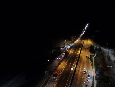 Alta congestión vehicular se registra en la ruta 68 en dirección a Valparaíso por fiscalizaciones