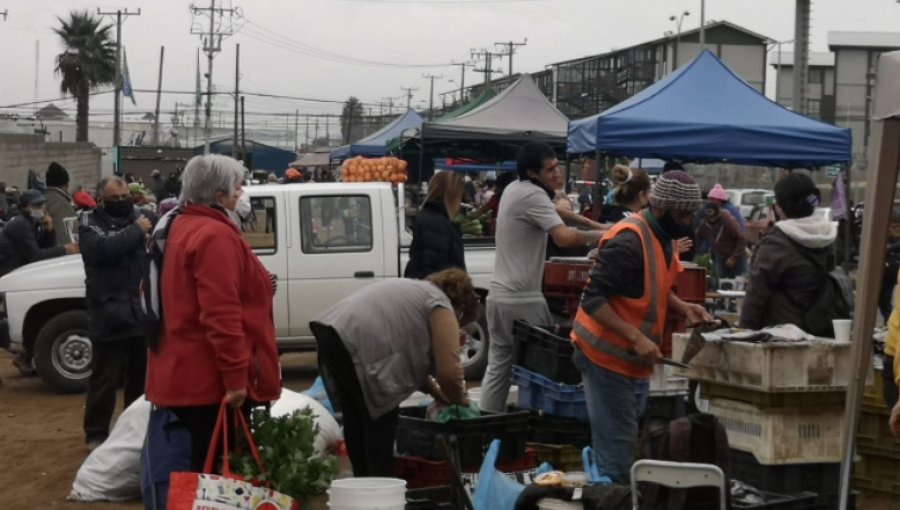 Denuncian la instalación de una feria ilegal en transitada arteria de Concón