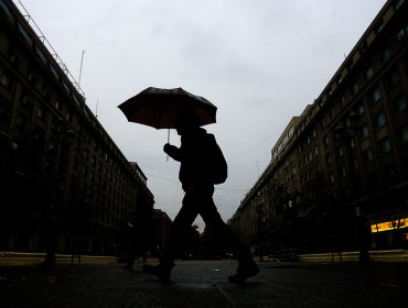 Onemi alerta sobre fuertes rachas de viento y precipitaciones en comunas de la región Metropolitana