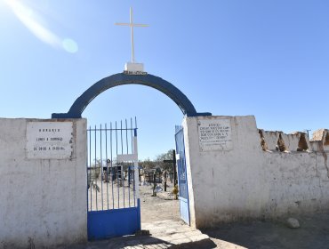 El dramático testimonio del párroco de San Pedro de Atacama: Relata que deben hacer fosas en el cementerio y la dura realidad que se vive en el norte del país