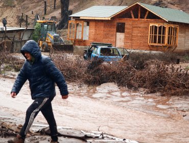 Emergencia total en Puchuncaví: Viviendas en Ventanas anegadas tras desborde de canal