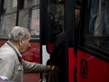 Este miércoles comienza a regir la tarifa rebajada para adultos mayores en el transporte público