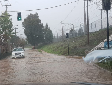 70 emergencias: sistema frontal en Villa Alemana deja pasos bajo nivel inundados y algunos derrumbes