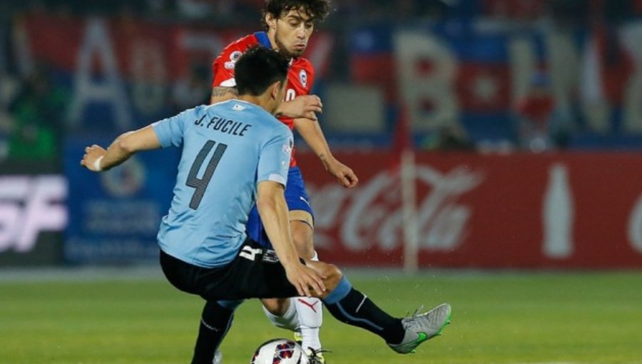 Jorge Fucile recordó el gran túnel del "Mago" Valdivia en la Copa América 2015