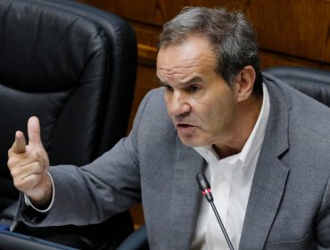 Senador Allamand tras polémica con diputado Eguiguren: "Mi error fue no apagar el micrófono"