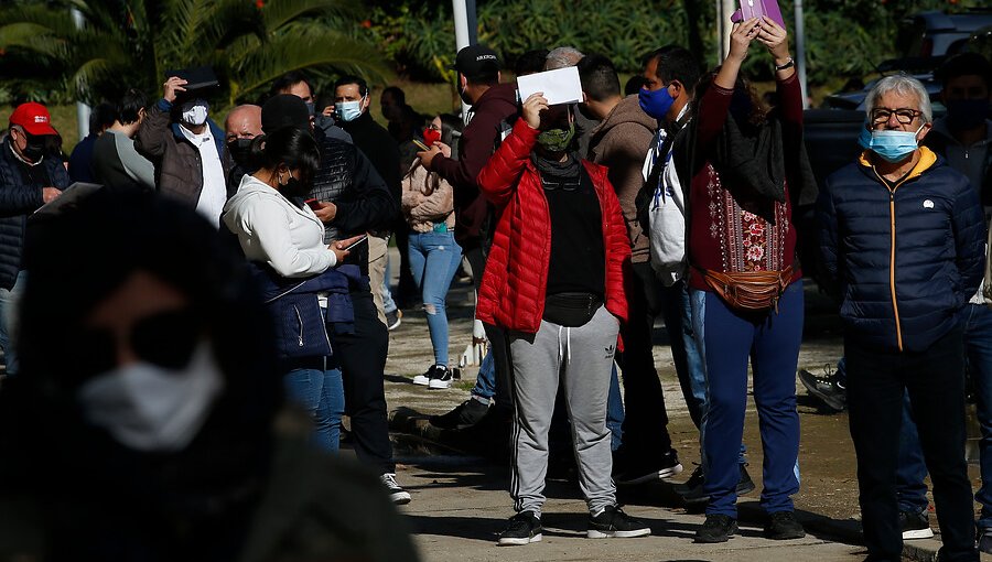 Largas filas y aglomeraciones marcan último día de pago de la primera cuota del permiso de circulación