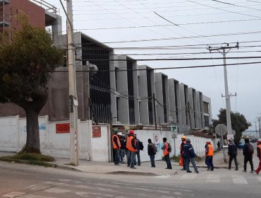 Por brote de Covid-19 en al menos 42 trabajadores, paralizan obras de construcción del nuevo hospital de San Antonio